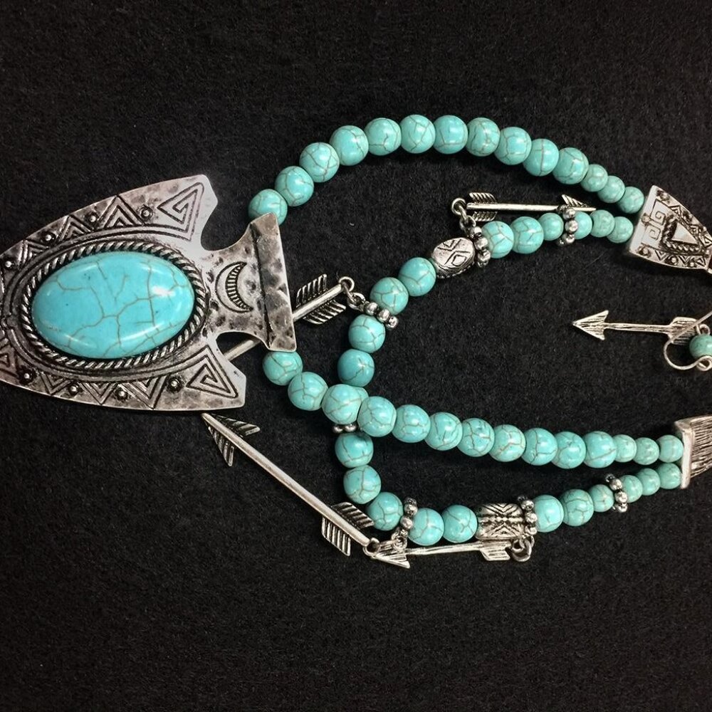 necklace with arrow and arrowhead penant